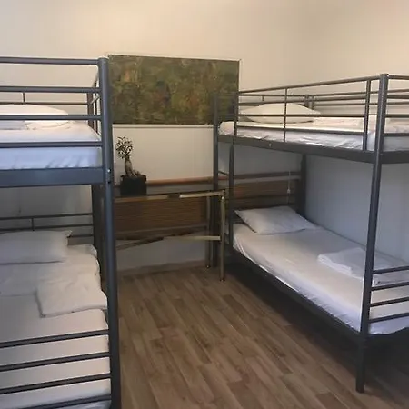 Linda's Beauty Hostel *